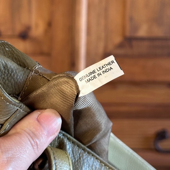 Beautiful Floral Hand Painted Shoulder Bag - Picture 7 of 12